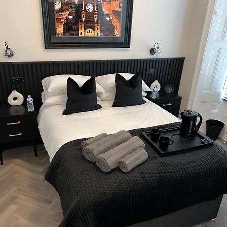 128 Anfield Road Hotel Liverpool Bagian luar foto