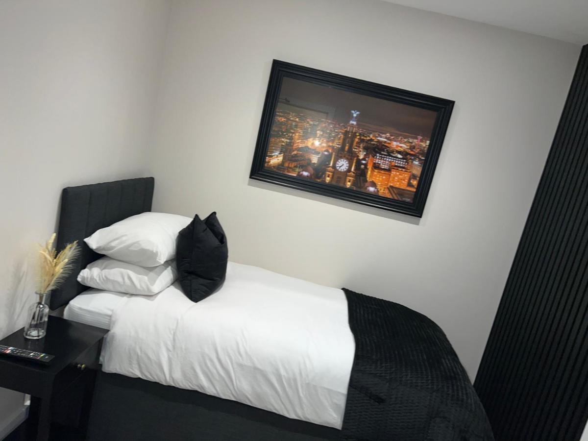 128 Anfield Road Hotel Liverpool Bagian luar foto