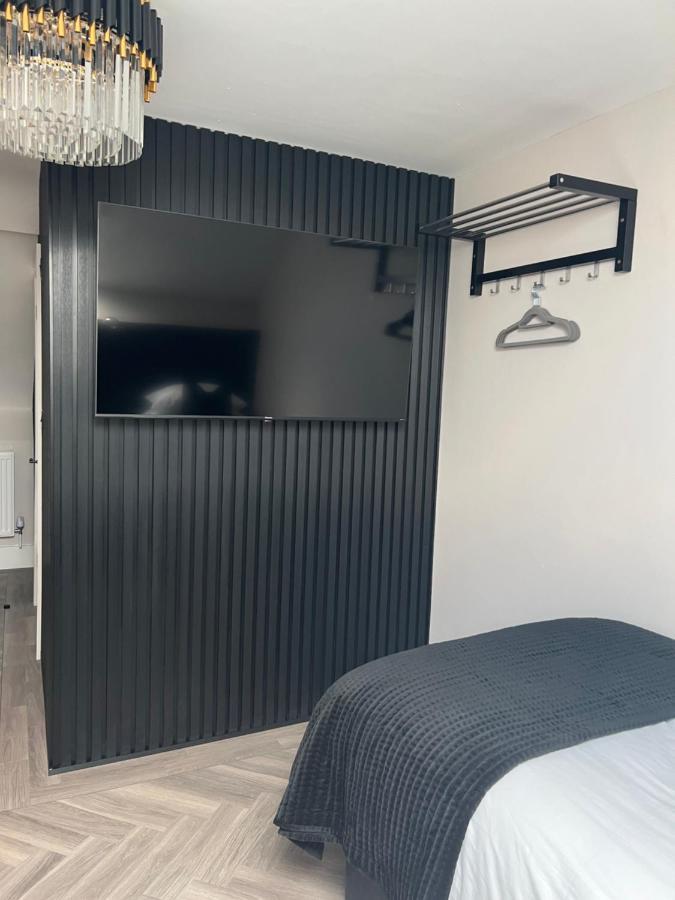 128 Anfield Road Hotel Liverpool Bagian luar foto