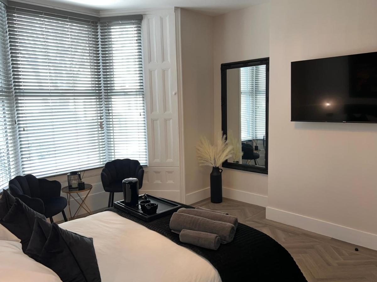 128 Anfield Road Hotel Liverpool Bagian luar foto