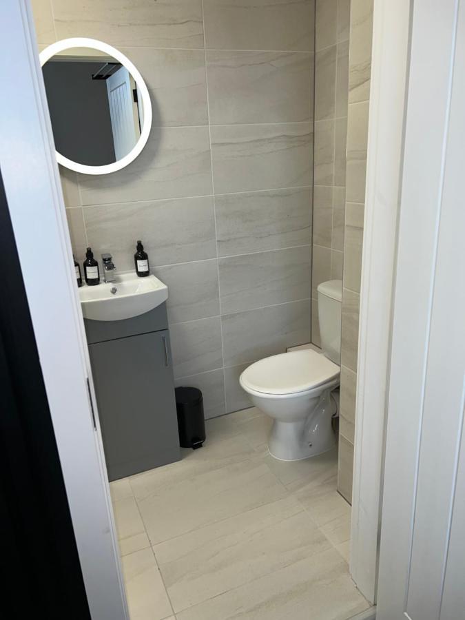 128 Anfield Road Hotel Liverpool Bagian luar foto