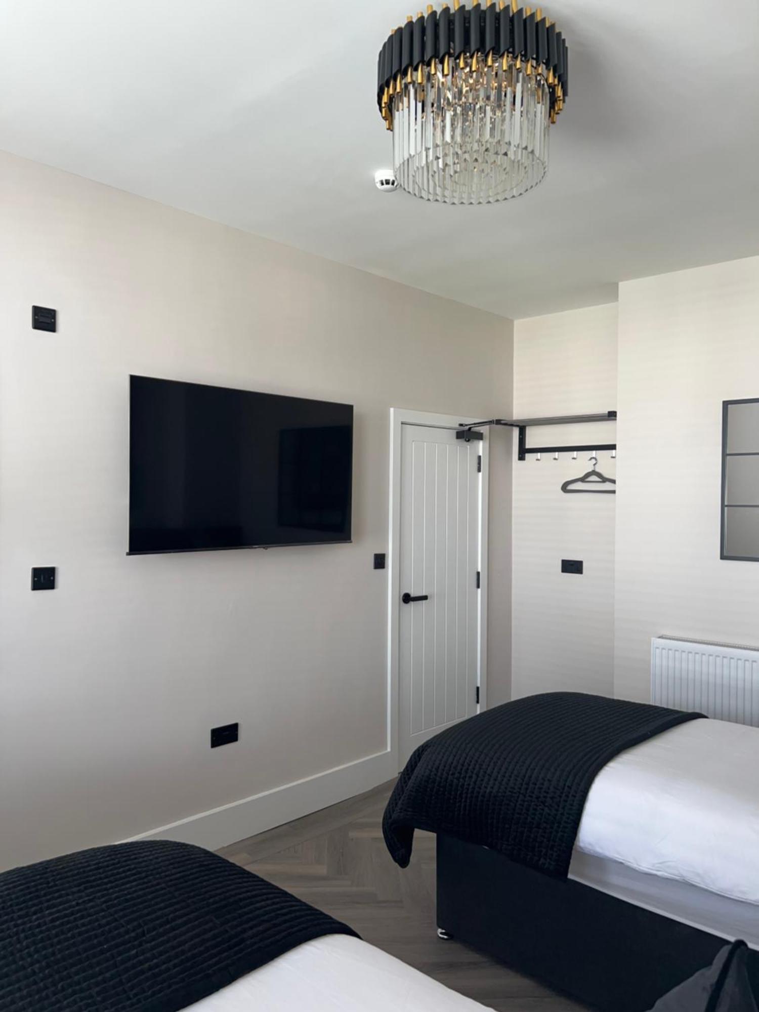 128 Anfield Road Hotel Liverpool Bagian luar foto