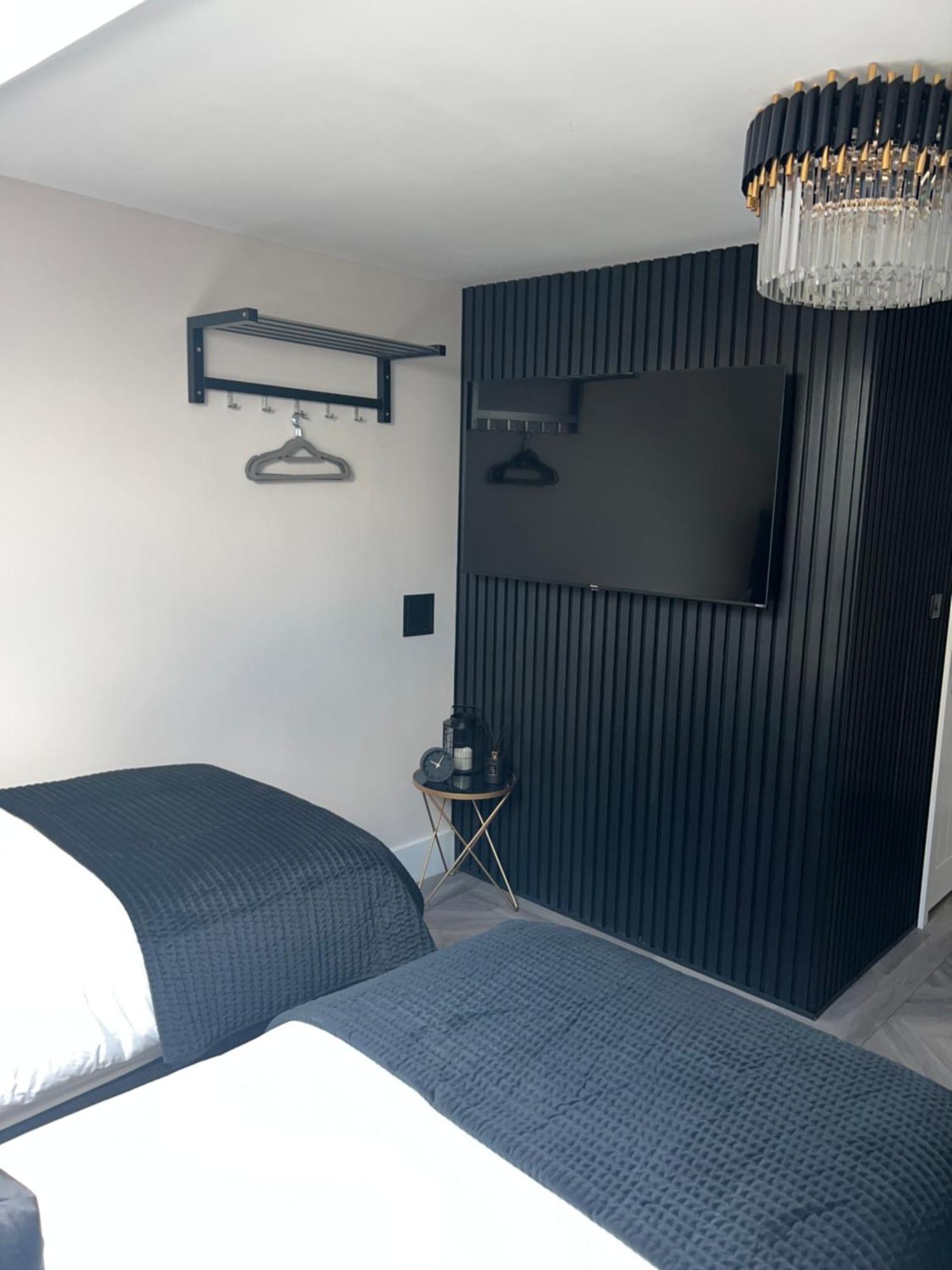 128 Anfield Road Hotel Liverpool Bagian luar foto